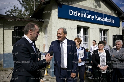 Przejazd pociągu na trasie Gdynia Główna - Brusy,...