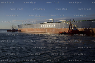 Irański supertankowiec M/T Atlantas wpływa do Naftoportu...