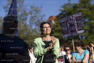 Gdańsk. Demonstracja pod pomnikiem Jana III Sobieskiego...