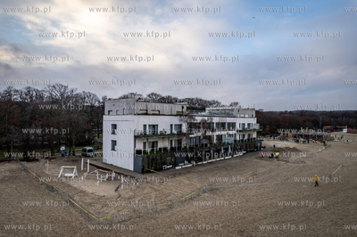 Przeczesywanie i rozkopywanie terenu byłej Zatoki...