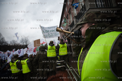 Demonstracja sluzb mundurowych z wojewodzctwa pomorskiego...