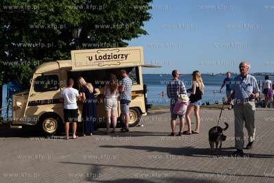 Gdynia Orłowo. Upalny dzień nad morzem. 29.06.2019...