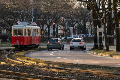 Zabytkowy tramwaj dla pań z okazji ich święta. 8.03.2020...