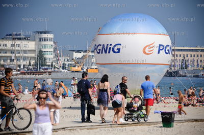 Gdynia. Bulwar nadmorski. Festyn PGNiG Bezpiecznie...