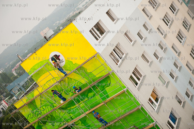 Gdansk. Zaspa. Pilotow 10. Demontaz rusztowania i odsloniecie...