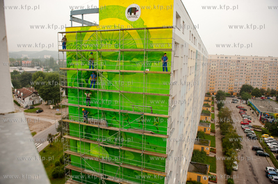 Gdansk. Zaspa. Pilotow 10. Demontaz rusztowania i odsloniecie...