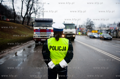 Gdansk. Trakt Sw. Wojciecha. Rybacy blokujac przejscie...
