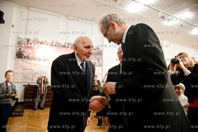 Gdansk. Historyczna sala BHP. Wreczenie odznaczen panstwowych,...