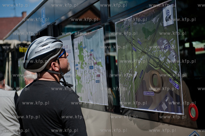 Gdansk. Petla tramwajowa w Jelitkowie. Majowka z tramwajem....
