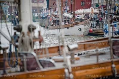 Gdansk. Zacumowane do nabrzeza Motlawy jachty uczestniczace...