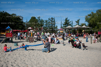 Gdynia. Plaza Miejska. Sloneczna pogoda powrocila na...