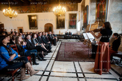 Gdansk. Ratusz Glownego Miasta. Uroczystosc wreczenia...