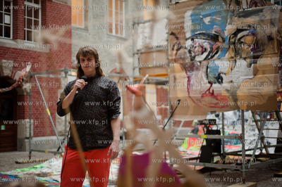 Gdansk. Gmach Glowny Politechniki Gdanskiej. Dziedziniec...