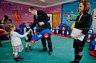 Gdansk. Przedszkole nr 31. Uroczystosc przekazania...