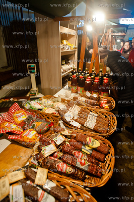 Gdynia. Zabytkowa wozownia w Parku Kolibki. Eko - Targi...