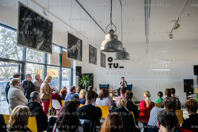 Gdansk. Galeria O Tu. Wernisaz wystawy zdjec pt. Sybera...