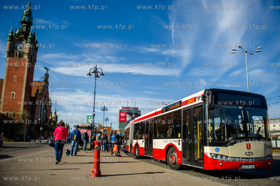 Gdansk. Autobus ZKM, linii 167 odjezdzajacy z przystanku...