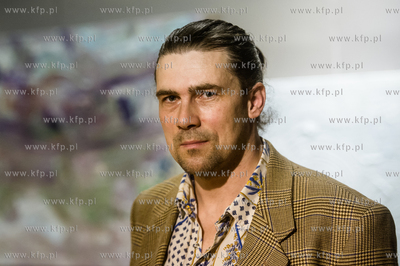 Gdansk. Klub Zak. Malarski performance Mikolaja Harmozy...