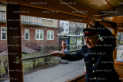 Gdansk. Dzien kobiet w zabytkowym tramwaju 105 N z...