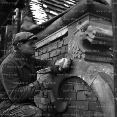 Konserwacja elementów architektonicznych na kamienicy...