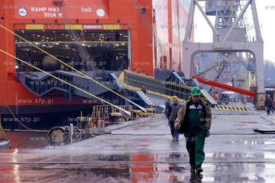 TAIPAN - RO-RO samochodowiec wybudowany w Stoczni Gdynia...