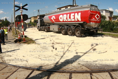 Mosty kolo Leborka. Pociag SKM uderzyl w cysterne....