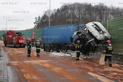 Gdynia. Z niewyjasnionych przyczyn samochod ciezarowy...