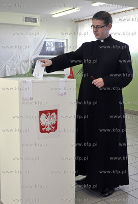 Wybory prezydenckie 2010. Lokal wyborczy nr 2 w Pelplinie....