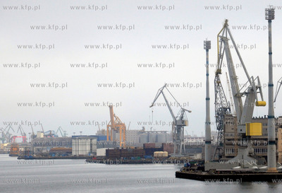 Stocznia Gdynia S.A. Widok od strony Estakady Kwiatkowskiego....