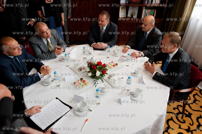Grand Hotel w Sopocie. Na zaproszenie premiera Donalda...