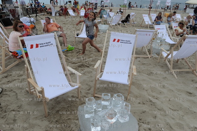 Sopot, plaza k. hotelu Grand. Promocja Slonce, Narty...