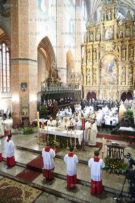 W Bazylice katedralnej w Pelplinie świecenia biskupie...