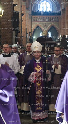 Bazylika katedralna w Pelplinie. Uroczystości pogrzebowe...