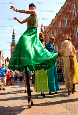 Parada  XVI Festiwalu Szekspirowskiego ruszyla spod...
