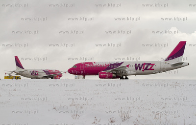 Zima w Porcie Lotniczym Gdansk im. Lecha Walesy. 19.02.2013...