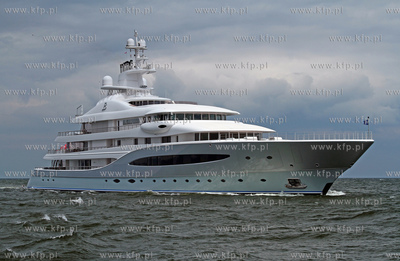 W gdanskim porcie, przy nabrzezu Obroncow Westerplatte,...