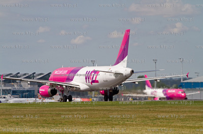 Port Lotniczy Gdansk im. Lecha Walesy, Nz.Airbus 320...