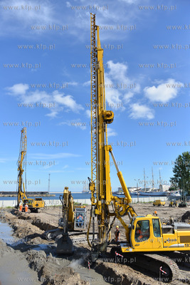 Gdynia. Na terenie sasiadujacym z apartamentowcem Sea...