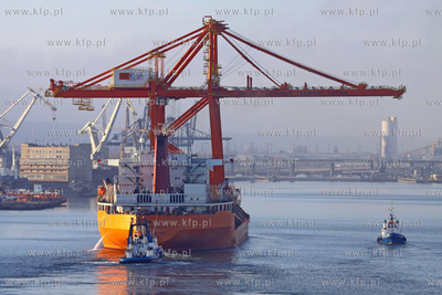 Nowe suwnice dla Baltyckiego Terminalu Kontenerowego...