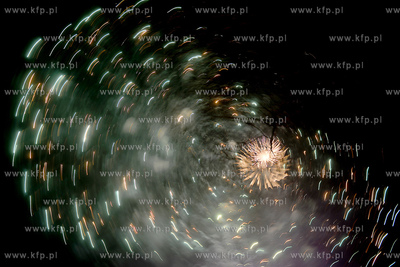 Gdynianie i ich goscie powitali Nowy Rok na Skwerze...