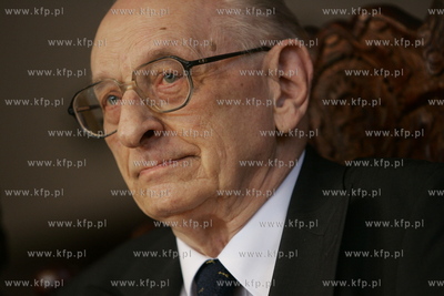 Wladyslaw Baroszewski otrzymal honorowe obywatelstwo...