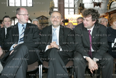 Grupa LOTOS S.A zamierza wejsc na Gielda Papierow Wartosciowych....