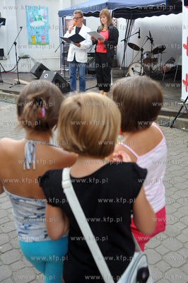 Festyn i akcja charytatywna "Zeszyt dla ucznia" na...