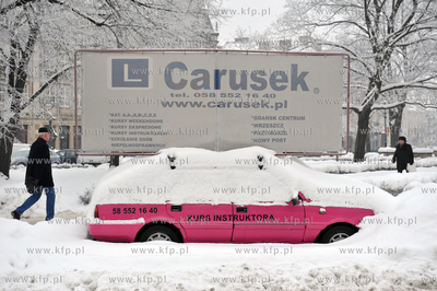 Reklamowy samochod marki Polonez zaparkowany na Targu...