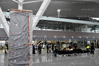 Gdansk, Rebiechowo. Prace wykonczeniowe terminala T2...