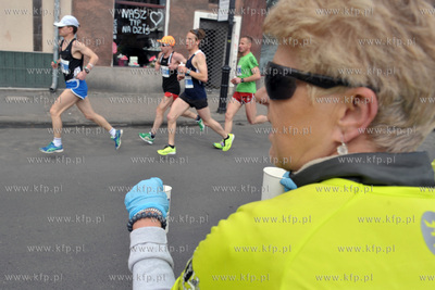 II PZU Gdansk Maraton. Zawodnicy na ul. Panskiej. Punkt...