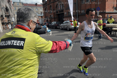 II PZU Gdansk Maraton. Zawodnicy na ul. Panskiej. Punkt...