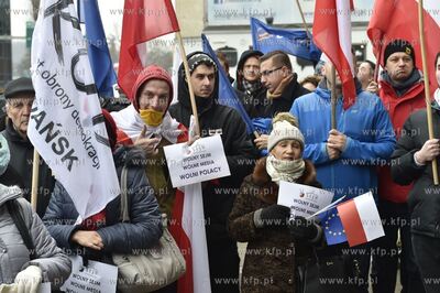 Gdańsk. Targ Drzewny. Demonstracja środowisk opozycyjnych...