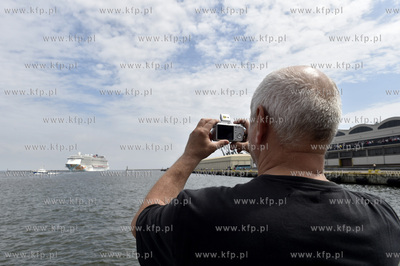 Zawinięcie statku wycieczkowego "Norwegian Getaway"...