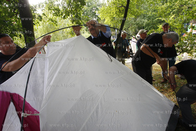 Sopot. Kilkudziesieciu zwiazkowcow ze stoczni Gdansk...